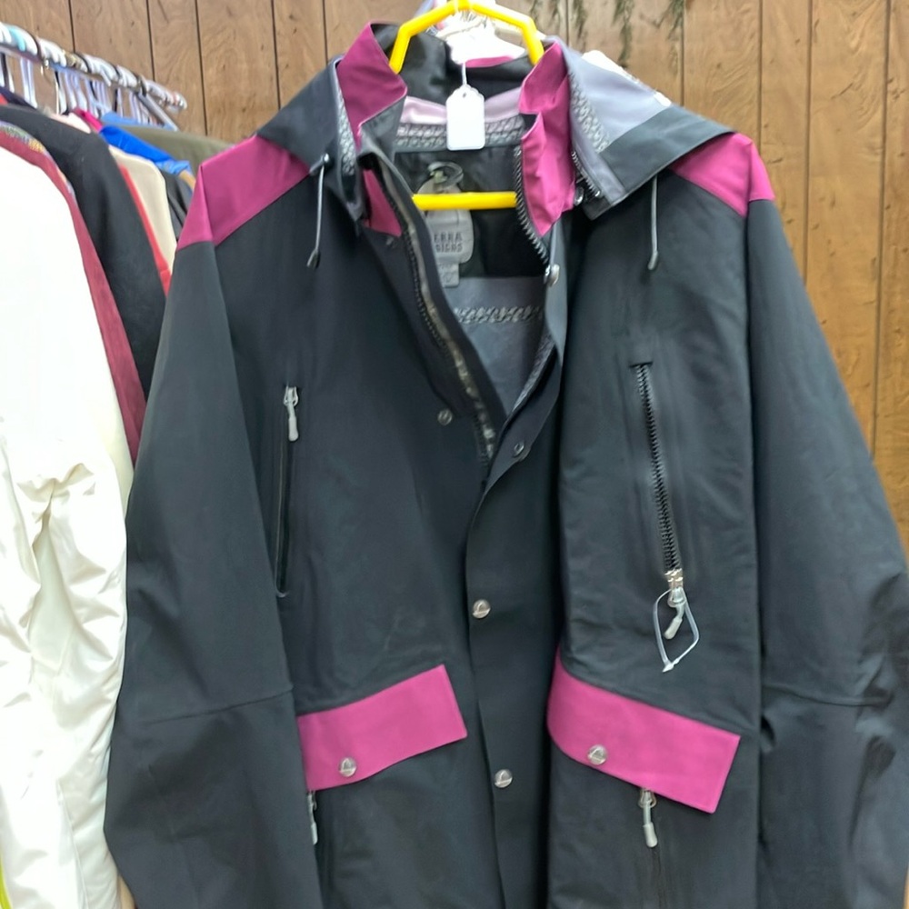 Sierra design 3/4 jacket. NEW